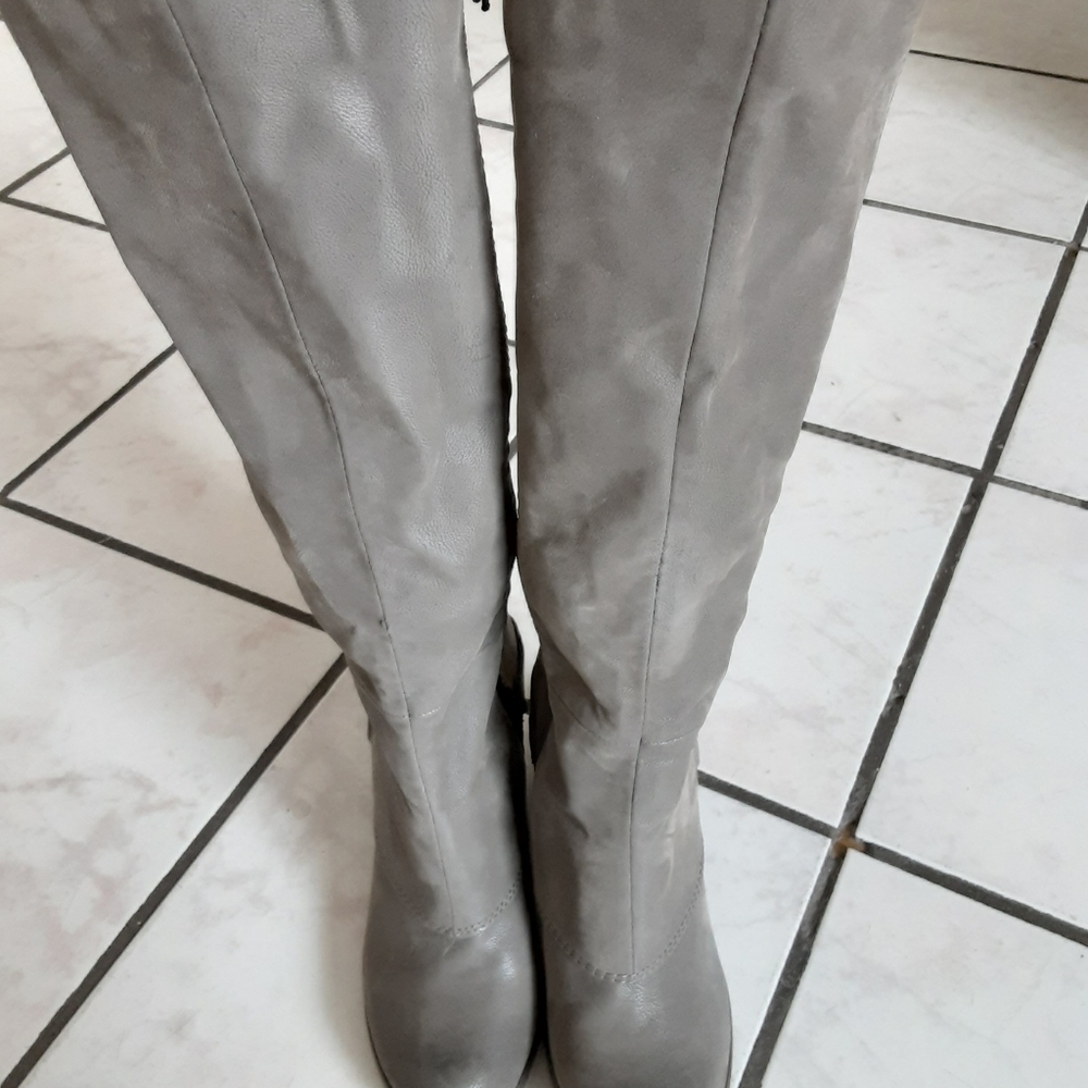 Grey boots